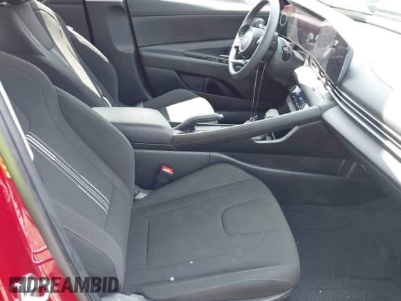 2024 Hyundai Elantra SEL z VIN KMHLM4DG9RU840604, wystawiony jako IAAI lot #42943936 z przebiegiem 20 484 mil mil oraz . Historia ofert i sprzedaży dostępna na DreamBid. Obrazek 5.