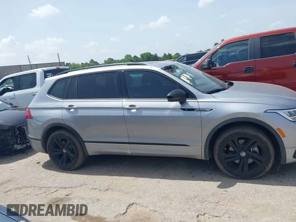 2023 Volkswagen Tiguan SE R-Line Black с VIN 3VVCB7AX4PM010437, выставлен на аукционе IAAI как лот 42584010 с пробегом 49 762 миль миль и . История ставок и продаж доступна на DreamBid. Изображение 13.