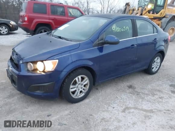 2013 Chevrolet Sonic LT с VIN 1G1JD5SB9D4110590, выставлен на аукционе IAAI как лот 41006519 с пробегом 177 369 миль миль и . История ставок и продаж доступна на DreamBid. Изображение 2.