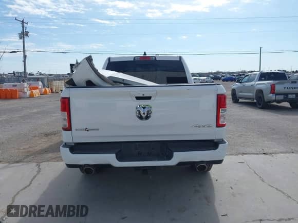 2021 Ram 1500 Big Horn z VIN 1C6SRFFT5MN650476, wystawiony jako IAAI lot #41229878 z przebiegiem 107 980 mil mil oraz . Historia ofert i sprzedaży dostępna na DreamBid. Obrazek 16.