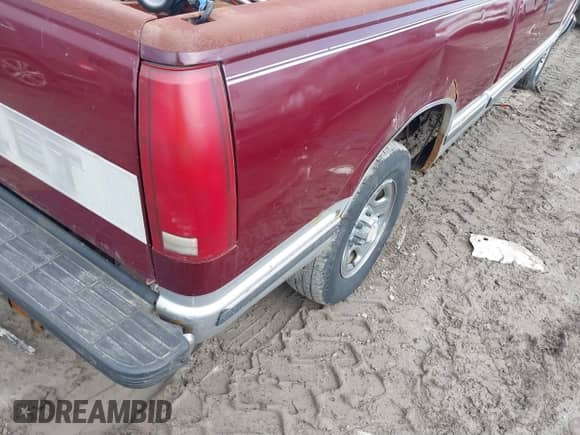 1996 Chevrolet Silverado 2500 с VIN 1GCFC29R8TE221738, выставлен на аукционе IAAI как лот 41712034 с пробегом 242 764 миль миль и . История ставок и продаж доступна на DreamBid. Изображение 6.