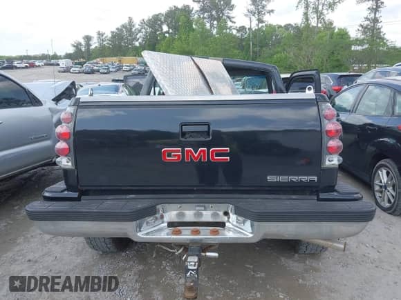 1989 GMC Sierra 1500 z VIN 1GTDK14K2KZ529560, wystawiony jako IAAI lot #42118820 z przebiegiem 274 585 mil mil oraz . Historia ofert i sprzedaży dostępna na DreamBid. Obrazek 16.