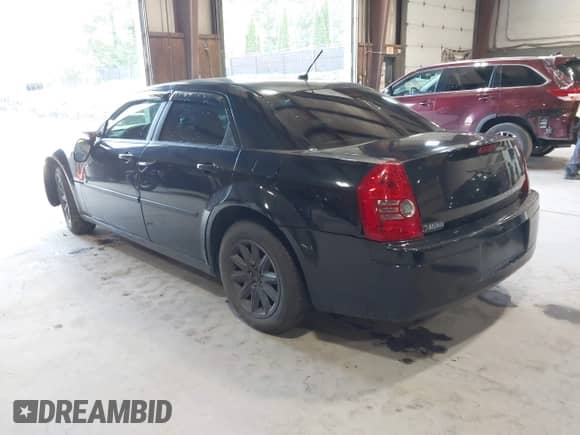 2008 Chrysler 300 LX z VIN 2C3KA43RX8H222354, wystawiony jako IAAI lot #42831079 z przebiegiem 106 215 mil mil oraz . Historia ofert i sprzedaży dostępna na DreamBid. Obrazek 3.