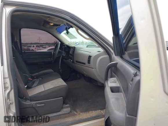 2009 GMC Sierra 1500 SL с VIN 3GTEC13C29G110873, выставлен на аукционе IAAI как лот 42114097 с пробегом 186 452 миль миль и . История ставок и продаж доступна на DreamBid. Изображение 5.