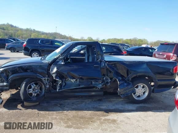 1999 Chevrolet S-10 LS Xtreme с VIN 1GCCS14W2X8185286, выставлен на аукционе IAAI как лот 42023338 с пробегом 60 297 миль миль и . История ставок и продаж доступна на DreamBid. Изображение 15.