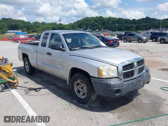 2007 Dodge Dakota ST with VIN 1D7HE22K97S211393, listed as a IAAI auction lot 42667615 with 223,726 mi miles and . Bid and sale history available at DreamBid. Image 1.