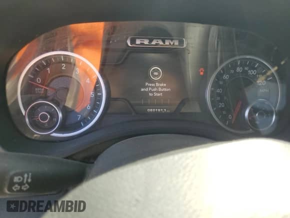 2022 Ram 1500 Lone Star z VIN 1C6RREBT6NN187330, wystawiony jako Copart lot #46941135 z przebiegiem 80 181 mil mil oraz Czysty tytuł • Clean title. Historia ofert i sprzedaży dostępna na DreamBid. Obrazek 9.