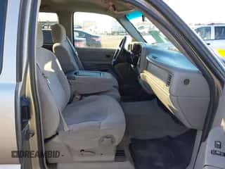 2000 Chevrolet Silverado 2500 LS с VIN 1GCGC29U1YE226604, выставлен на аукционе IAAI как лот 41641790 с пробегом 110 245 миль миль и . История ставок и продаж доступна на DreamBid. Изображение 5.
