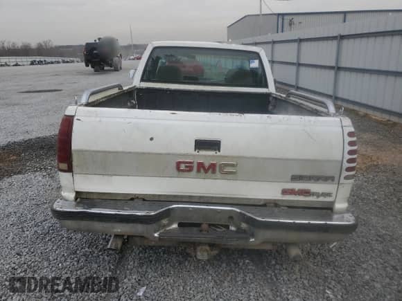 1989 GMC Sierra 1500 z VIN 1GTDC14K0KZ509336, wystawiony jako Copart lot #49060915 z przebiegiem 143 685 mil mil oraz Czysty tytuł • Clean title. Historia ofert i sprzedaży dostępna na DreamBid. Obrazek 6.