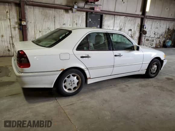 1999 Mercedes-Benz C 230/260/280/320 z VIN WDBHA24G5XA716110, wystawiony jako Copart lot #51326555 z przebiegiem 107 190 mil mil oraz Szkoda całkowita • Salvage title. Historia ofert i sprzedaży dostępna na DreamBid. Obrazek 3.