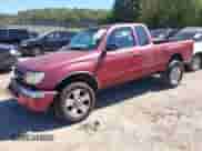 1998 Toyota Tacoma z VIN 4TAWM72NXWZ048525, wystawiony jako IAAI lot #43303270 z przebiegiem 306 334 mil mil oraz . Historia ofert i sprzedaży dostępna na DreamBid. Obrazek 2.