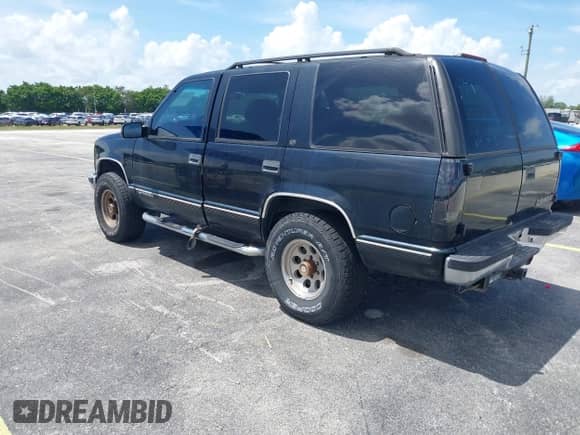 1998 Chevrolet Tahoe with VIN 1GNEK13R4WR110917, listed as a IAAI auction lot 43067584 with 240,529 mi miles and . Bid and sale history available at DreamBid. Image 3.