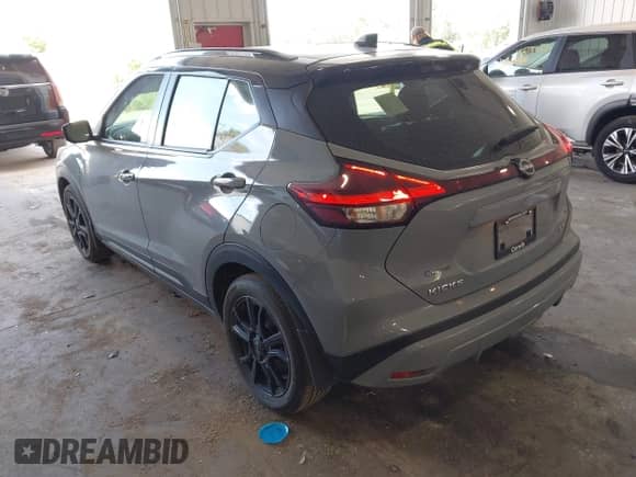 2023 Nissan Kicks SR с VIN 3N1CP5DV7PL517954, выставлен на аукционе IAAI как лот 42684275 с пробегом 59 502 миль миль и . История ставок и продаж доступна на DreamBid. Изображение 3.