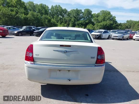 2008 Chrysler 300 Limited with VIN 2C3KA33G48H120184, listed as a IAAI auction lot 42624646 with 196,981 mi miles and . Bid and sale history available at DreamBid. Image 17.