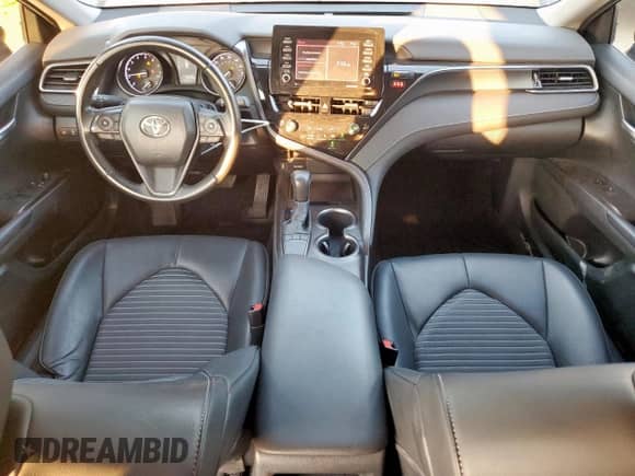 2023 Toyota Camry SE z VIN 4T1G11AKXPU798958, wystawiony jako Copart lot #81294885 z przebiegiem 67 379 mil mil oraz Szkoda całkowita • Salvage title. Historia ofert i sprzedaży dostępna na DreamBid. Obrazek 8.