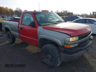 2002 Chevrolet Silverado 2500HD LS z VIN 1GCHK24U62E121028, wystawiony jako IAAI lot #41548113 z przebiegiem 154 053 mil mil oraz . Historia ofert i sprzedaży dostępna na DreamBid. Obrazek 1.