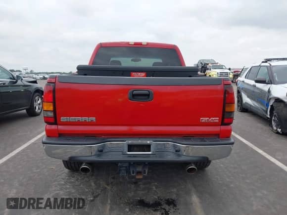 2005 GMC Sierra 1500 SLE с VIN 2GTEK13T251266515, выставлен на аукционе IAAI как лот 43338430 с пробегом 228 454 миль миль и . История ставок и продаж доступна на DreamBid. Изображение 17.