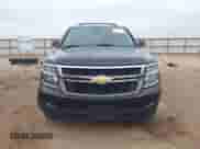 2019 Chevrolet Suburban LT z VIN 1GNSCHKC4KR193880, wystawiony jako IAAI lot #42270216 z przebiegiem 137 872 mil mil oraz . Historia ofert i sprzedaży dostępna na DreamBid. Obrazek 12.