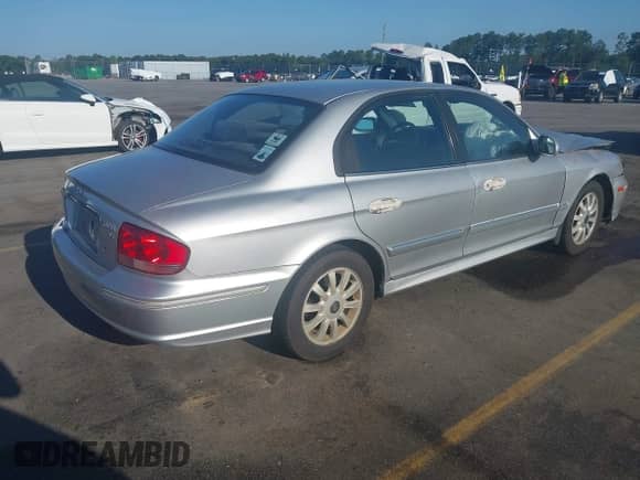 2005 Hyundai Sonata GLS z VIN KMHWF35H85A107660, wystawiony jako IAAI lot #42541338 z przebiegiem 195 167 mil mil oraz . Historia ofert i sprzedaży dostępna na DreamBid. Obrazek 4.