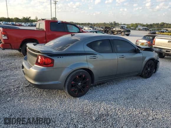 2013 Dodge Avenger SXT z VIN 1C3CDZCB0DN502507, wystawiony jako Copart lot #84815875 z przebiegiem Nie podano mil oraz Szkoda całkowita • Salvage title. Historia ofert i sprzedaży dostępna na DreamBid. Obrazek 3.