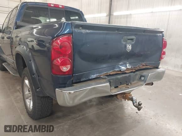 2007 Dodge 1500 SLT z VIN 1D7HU18287J511596, wystawiony jako IAAI lot #43215352 z przebiegiem 202 989 mil mil oraz . Historia ofert i sprzedaży dostępna na DreamBid. Obrazek 6.