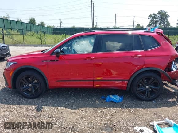 2024 Volkswagen Tiguan SE R-Line Black с VIN 3VV8B7AX7RM121329, выставлен на аукционе IAAI как лот 42854151 с пробегом 16 960 миль миль и . История ставок и продаж доступна на DreamBid. Изображение 15.