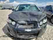 2014 Chevrolet Sonic LT с VIN 1G1JC5SB7E4197894, выставлен на аукционе Copart как лот 81673915 с пробегом 109 260 миль миль и Списание • Salvage title. История ставок и продаж доступна на DreamBid. Изображение 5.