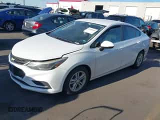 2016 Chevrolet Cruze LT z VIN 1G1BE5SM0G7299037, wystawiony jako IAAI lot #43240282 z przebiegiem 220 279 mil mil oraz . Historia ofert i sprzedaży dostępna na DreamBid. Obrazek 2.