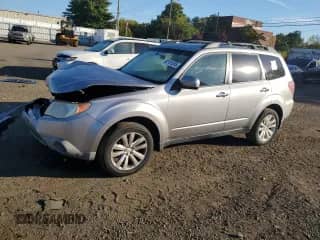 2011 Subaru Forester X Premium z VIN JF2SHADC7BH726813, wystawiony jako Copart lot #82191205 z przebiegiem 137 984 mil mil oraz Szkoda całkowita • Salvage title. Historia ofert i sprzedaży dostępna na DreamBid. Obrazek 1.