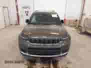 2025 Jeep Grand Cherokee Limited z VIN 1C4RJKBG6S8675253, wystawiony jako IAAI lot #42503091 z przebiegiem 4 975 mil mil oraz . Historia ofert i sprzedaży dostępna na DreamBid. Obrazek 12.
