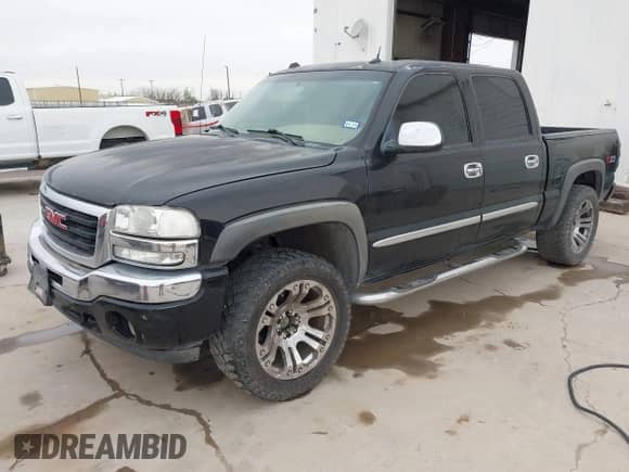 2005 GMC Sierra 1500 SLE with VIN 2GTEK13TX51390130, listed as a IAAI auction lot 42024902 with 216,341 mi miles and . Bid and sale history available at DreamBid. Image 2.
