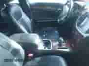 2014 Chrysler 300 z VIN 2C3CCAAG8EH138687, wystawiony jako IAAI lot #43407606 z przebiegiem 132 093 mil mil oraz . Historia ofert i sprzedaży dostępna na DreamBid. Obrazek 5.