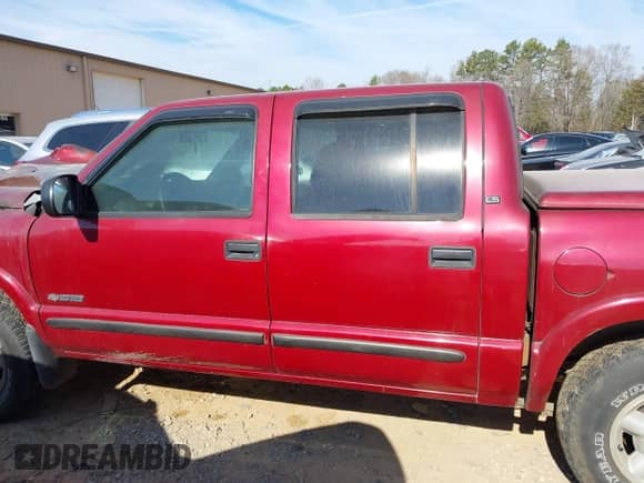 2001 Chevrolet S-10 LS with VIN 1GCDT13W81K212665, listed as a IAAI auction lot 41421617 with Not provided miles and . Bid and sale history available at DreamBid. Image 13.