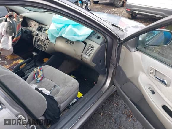 2000 Honda Accord EX with VIN 1HGCG5651YA129056, listed as a IAAI auction lot 41532787 with Not provided miles and . Bid and sale history available at DreamBid. Image 5.