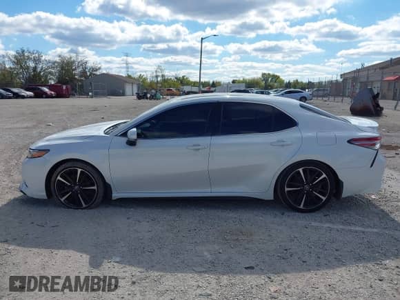 2018 Toyota Camry XSE с VIN 4T1B61HK4JU140285, выставлен на аукционе IAAI как лот 43414227 с пробегом 63 771 миль миль и . История ставок и продаж доступна на DreamBid. Изображение 14.