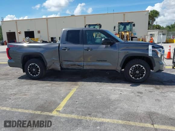 2024 Toyota Tundra SR5 с VIN 5TFLA5DA3RX134435, выставлен на аукционе IAAI как лот 42799873 с пробегом 40 529 миль миль и . История ставок и продаж доступна на DreamBid. Изображение 13.
