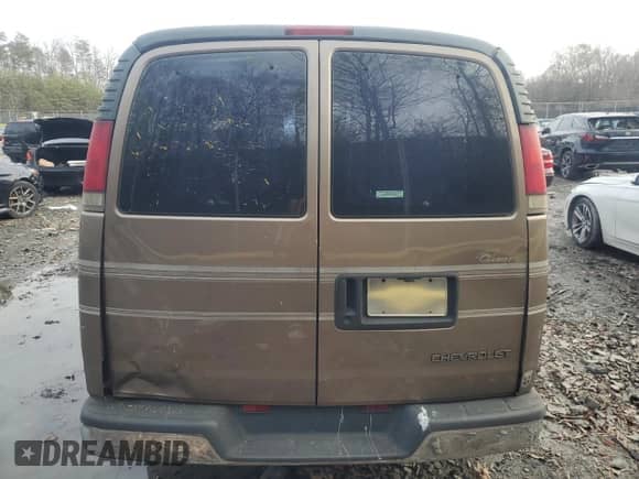 1996 Chevrolet Chevy Van с VIN 1GBFG15M1T1001653, выставлен на аукционе Copart как лот 84589274 с пробегом Не указан миль и На запчасти • Non repairable. История ставок и продаж доступна на DreamBid. Изображение 6.