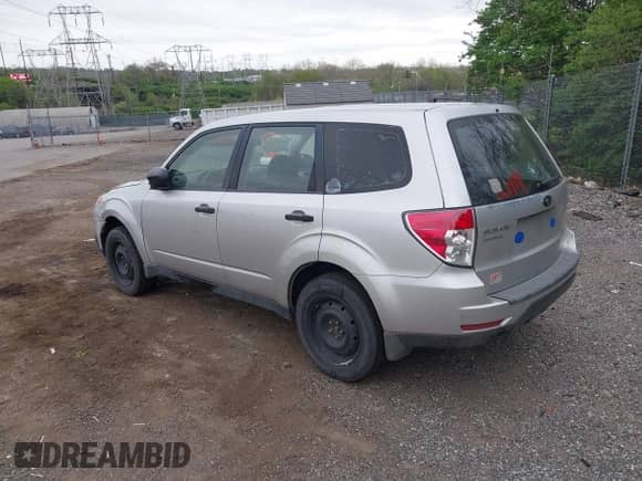 2010 Subaru Forester X с VIN JF2SH6AC0AG740011, выставлен на аукционе IAAI как лот 42093589 с пробегом 212 593 миль миль и . История ставок и продаж доступна на DreamBid. Изображение 3.