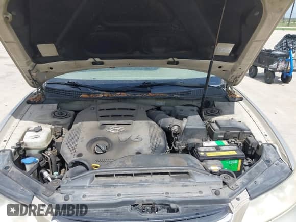 2009 Hyundai Azera GLS with VIN KMHFC46DX9A360642, listed as a IAAI auction lot 42504394 with 161,815 mi miles and . Bid and sale history available at DreamBid. Image 10.