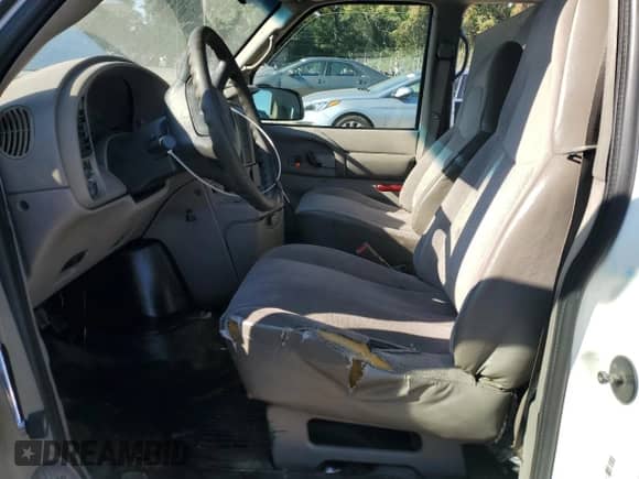2003 Chevrolet Astro Cargo с VIN 1GCDM19X73B136274, выставлен на аукционе Copart как лот 71198005 с пробегом 309 814 миль миль и Списание • Salvage title. История ставок и продаж доступна на DreamBid. Изображение 7.
