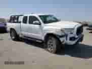 2020 Toyota Tacoma SR с VIN 5TFSX5EN8LX072226, выставлен на аукционе Copart как лот 59790375 с пробегом 97 574 миль миль и Списание • Salvage title. История ставок и продаж доступна на DreamBid. Изображение 4.