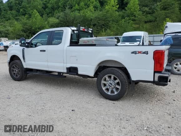 2023 Ford F-250 XL z VIN 1FT7X2BA7PEC78466, wystawiony jako Copart lot #60484385 z przebiegiem 65 359 mil mil oraz Szkoda całkowita • Salvage title. Historia ofert i sprzedaży dostępna na DreamBid. Obrazek 2.