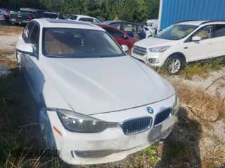 2015 BMW 3 Series 320i xDrive с VIN WBA3C3C5XFP664476, выставлен на аукционе IAAI как лот 43423718 с пробегом Не указан миль и . История ставок и продаж доступна на DreamBid. Изображение 1.