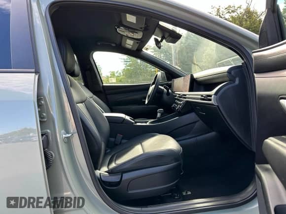 2025 Hyundai Santa Cruz SEL с VIN 5NTJB4DE2SH139128, выставлен на аукционе Copart как лот 71401795 с пробегом 9 143 миль миль и На запчасти • Non repairable. История ставок и продаж доступна на DreamBid. Изображение 9.