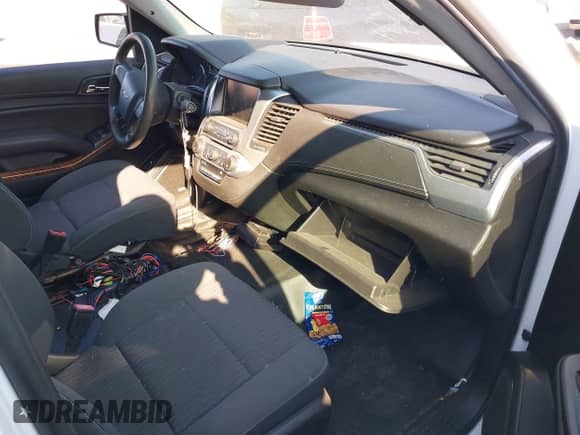 2018 Chevrolet Tahoe Commercial z VIN 1GNSKDEC9JR219377, wystawiony jako IAAI lot #40880341 z przebiegiem Nie podano mil oraz . Historia ofert i sprzedaży dostępna na DreamBid. Obrazek 5.