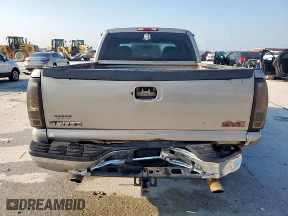 2000 GMC Sierra 1500 SLE with VIN 2GTEC19VXY1171355, listed as a Copart auction lot 67357465 with 340,576 mi miles and Salvage title. Bid and sale history available at DreamBid. Image 6.