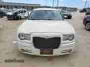 2010 Chrysler 300 C Hemi с VIN 2C3CA6CT7AH114243, выставлен на аукционе Copart как лот 65890325 с пробегом 94 228 миль миль и Списание • Salvage title. История ставок и продаж доступна на DreamBid. Изображение 5.