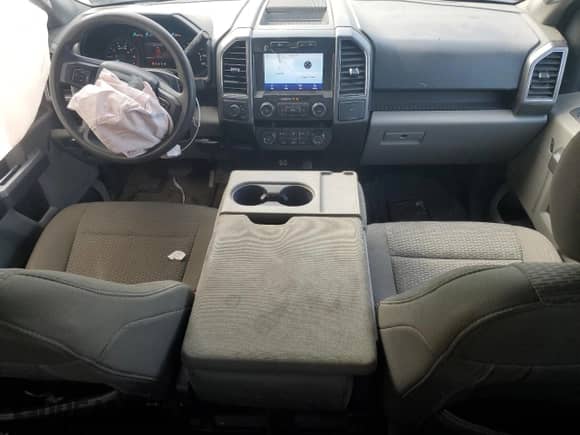 2020 Ford F-150 XLT z VIN 1FTEW1E4XLFA26869, wystawiony jako Copart lot #81442475 z przebiegiem 154 042 mil mil oraz Szkoda całkowita • Salvage title. Historia ofert i sprzedaży dostępna na DreamBid. Obrazek 8.