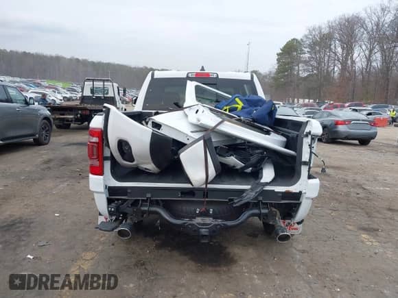 2024 Ram 1500 Big Horn z VIN 1C6SRFFT7RN125927, wystawiony jako IAAI lot #41519700 z przebiegiem 1 263 mil mil oraz . Historia ofert i sprzedaży dostępna na DreamBid. Obrazek 16.