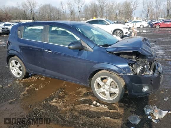2015 Chevrolet Sonic LTZ z VIN 1G1JF6SB8F4201238, wystawiony jako Copart lot #83118114 z przebiegiem 77 134 mil mil oraz Szkoda całkowita • Salvage title. Historia ofert i sprzedaży dostępna na DreamBid. Obrazek 4.